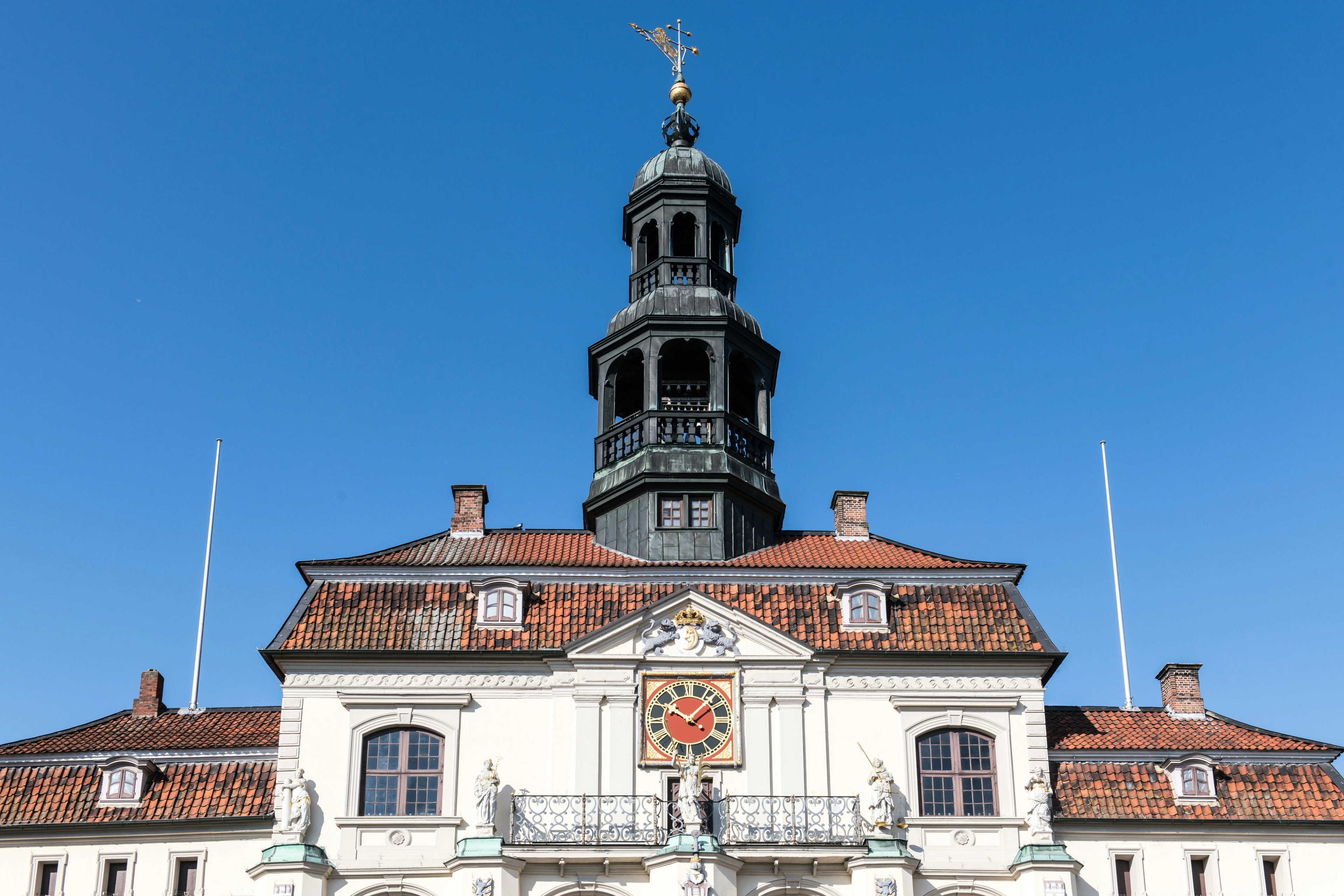 Turm des historischen Rathauses der Hansestadt Lüneburg